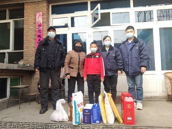 金坦公司团支部赴井陉矿区慰问困难儿童